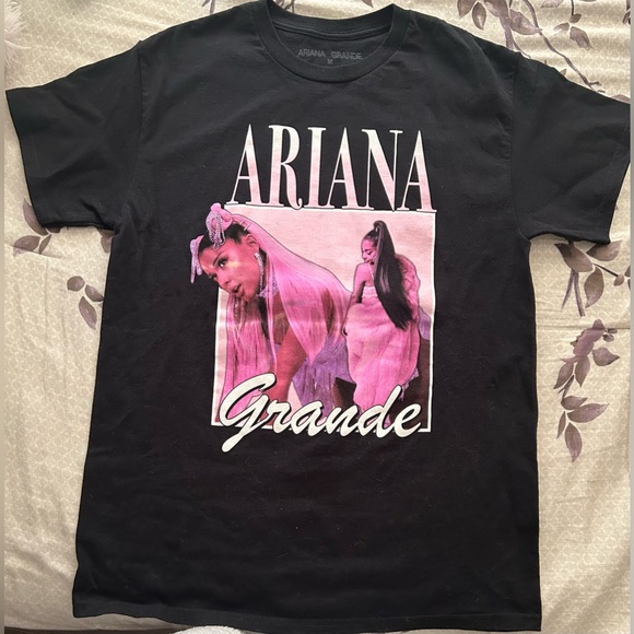 Ariana Grande 7 Rings Hot Topic T-Shirt - Picture 2 of 2